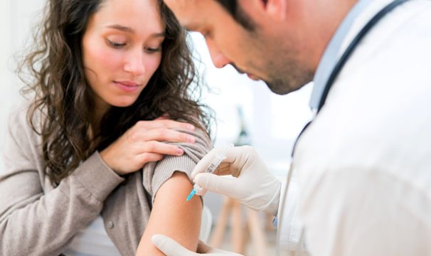 https://berkshiremedicalgroup.co.uk/wp-content/uploads/2018/02/bmg_clinic_1-606x360.jpg